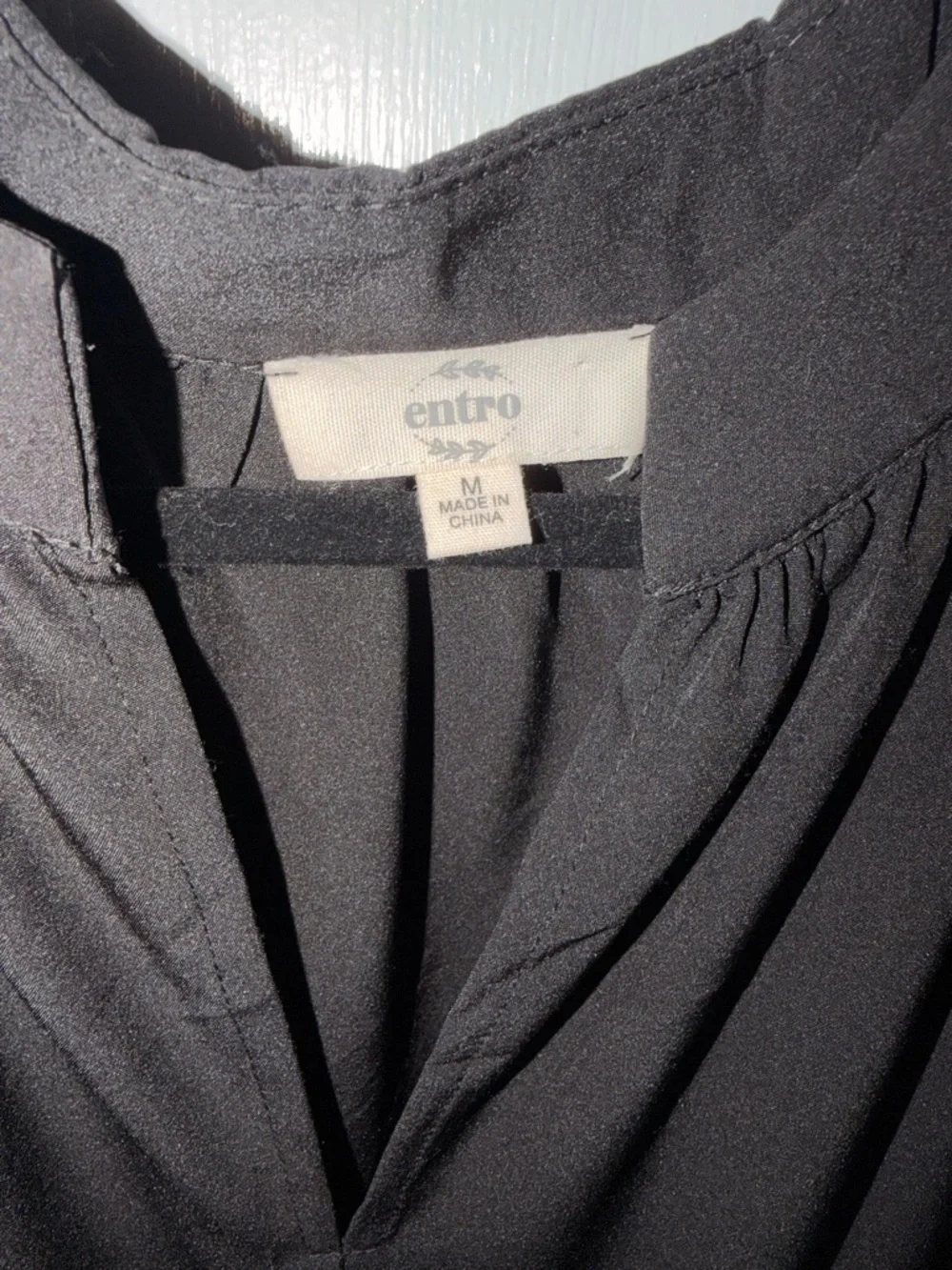 entro Black Tiered Midi Dress with Puff Sleeves and V-Neck - Picture 3 of 7